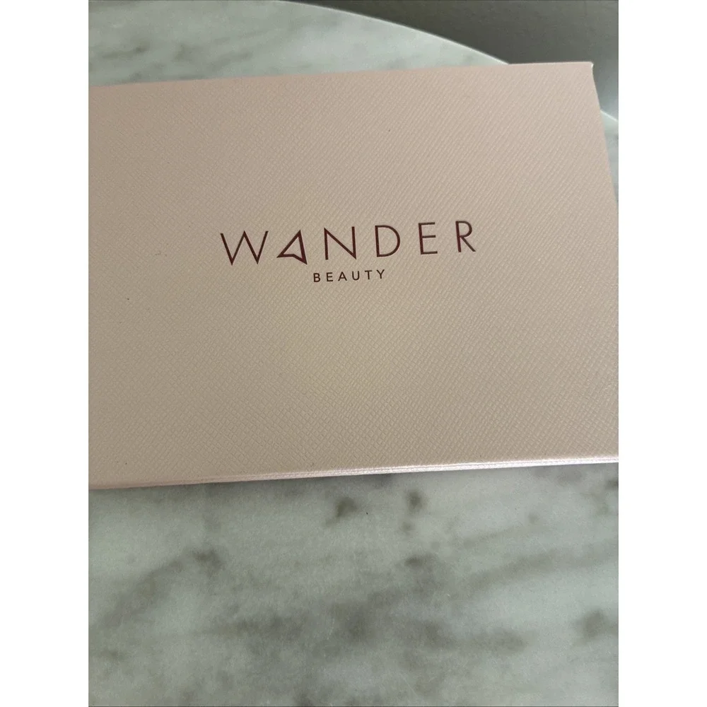 Wander Beauty Island Hop Getaway Eye and Face Palette • 0.34 Oz